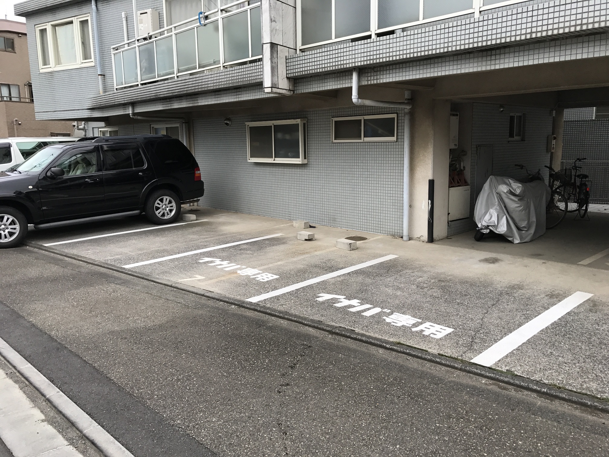 調布富士見町店 駐車スペースも十分に用意されています