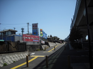 桧原店 道路側から見ると桧原店はこのように位置しています