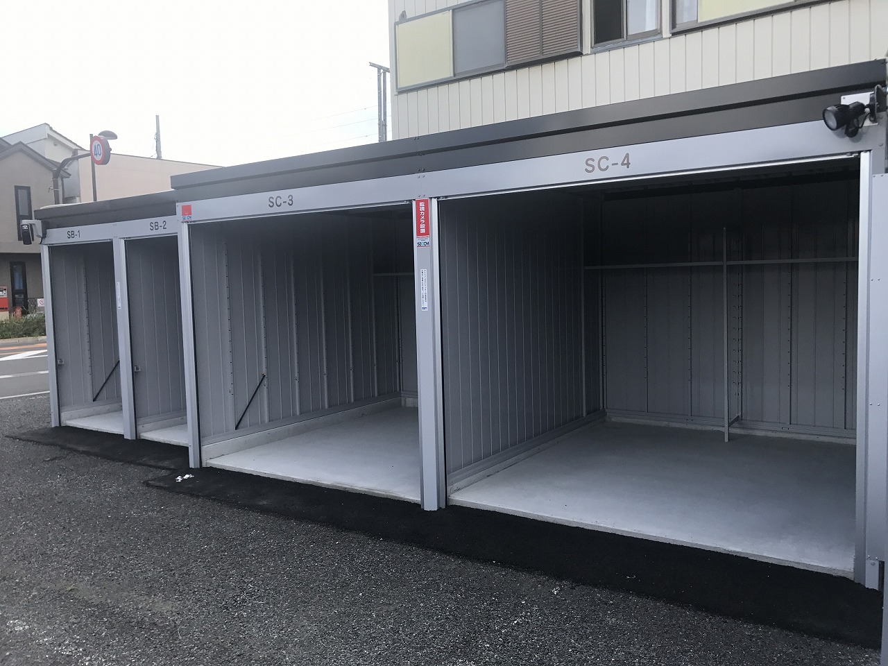 小岩店 シャッタータイプはフル開口で荷物の出し入れもラクラクです