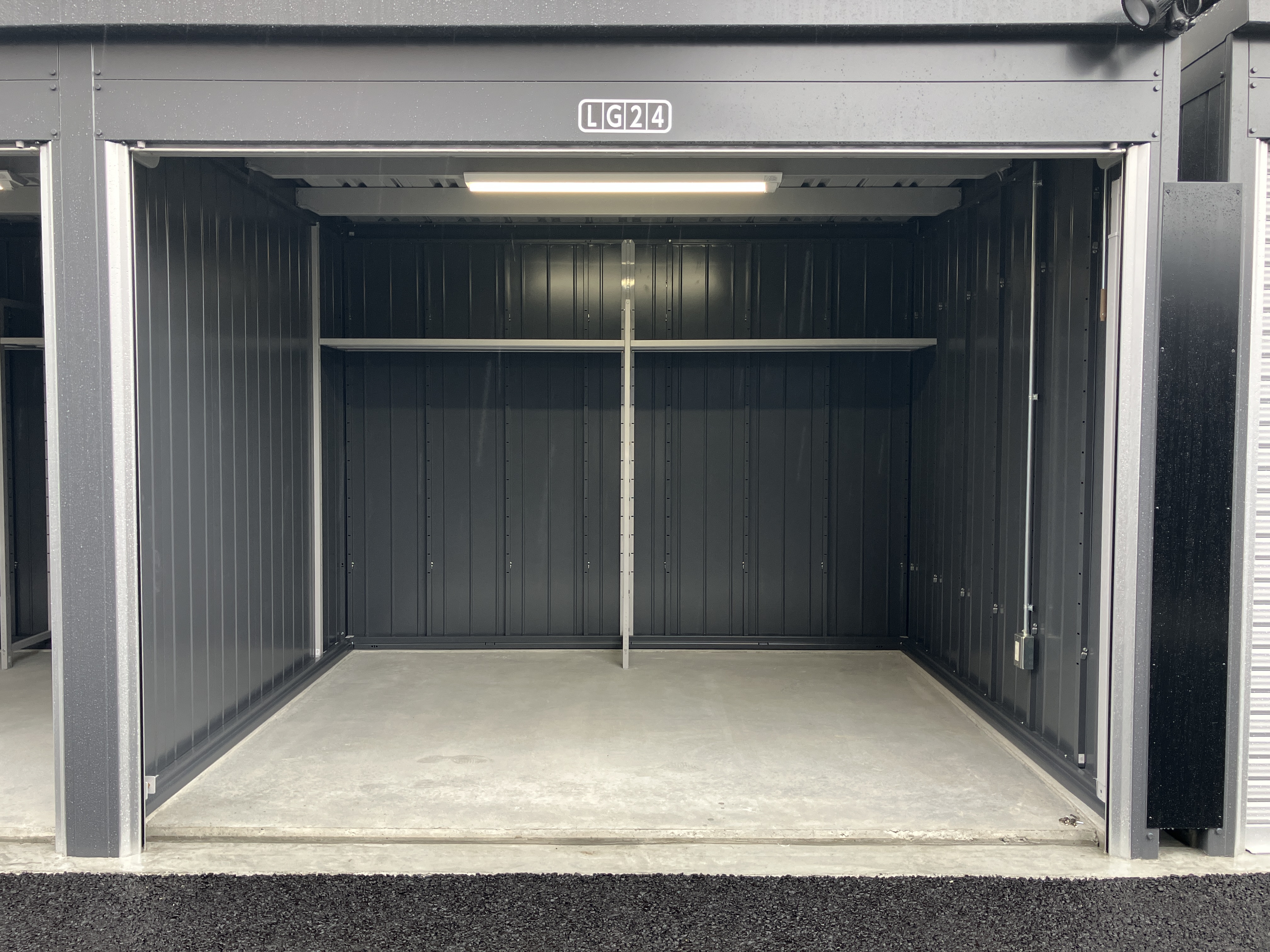 【2025年10月上旬OPEN予定】イナバボックス横浜子安通店 LGタイプ※画像はイメージです。棚、ワイヤーロックバーはついておりません。