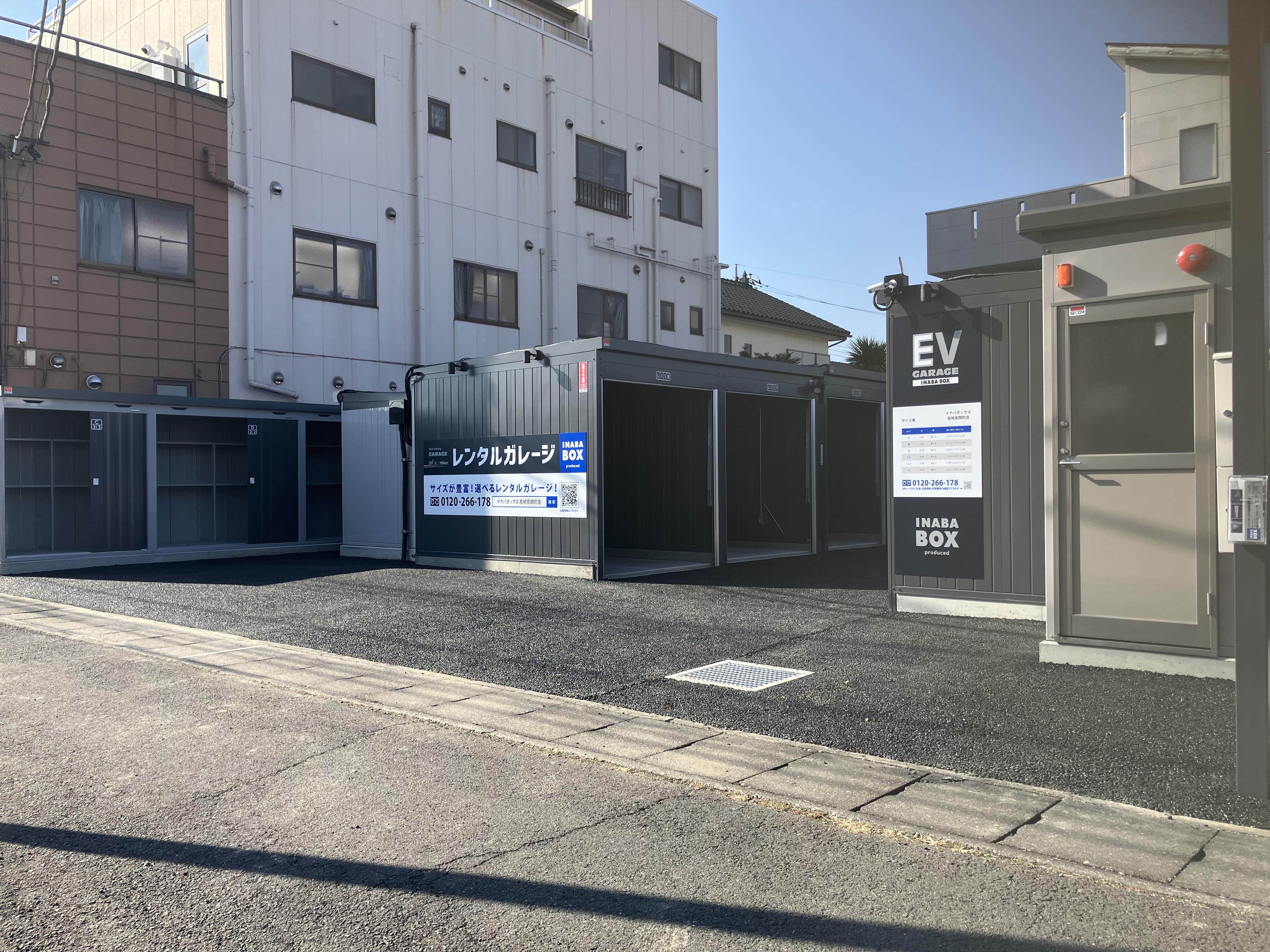 【2025年2月1日OPEN】イナバボックス高崎高関町店 レンタルガレージの看板の前が専用駐車スペースです。