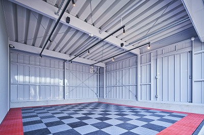 【2025年7月1日OPEN】BROST ZERO KISARAZU BASE BLBタイプは大型ガレージでお車2台収納可能です。