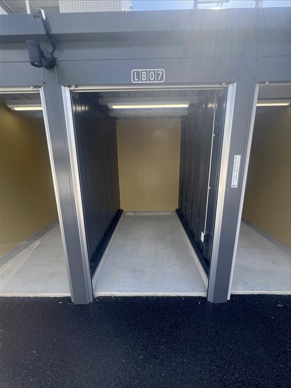 【2025年10月1日OPEN】イナバボックス横浜子安通店 LBタイプ※棚、ワイヤーロックバーはついておりません。